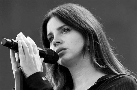 Does Lana Del Rey Write Her Own Music? A Detailed Analysis